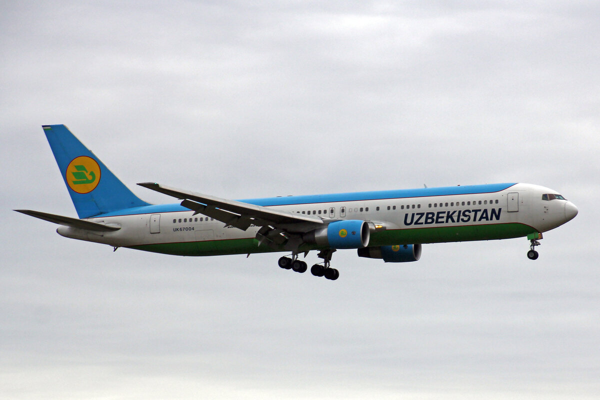 Uzbekistan Airlines, UK67004, Boeing B767-33PER, msn: 40536/1021, 17.Januar 2023, ZRH Zürich, Switzerland.