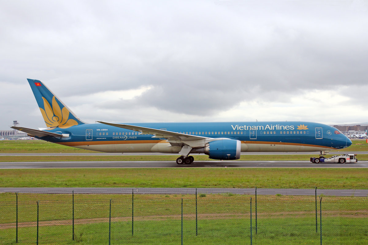 Vietnam Airlines, VN-A864, Boeing 787-9, 19.Mai 2017, FRA Frankfurt am Main, Germany.