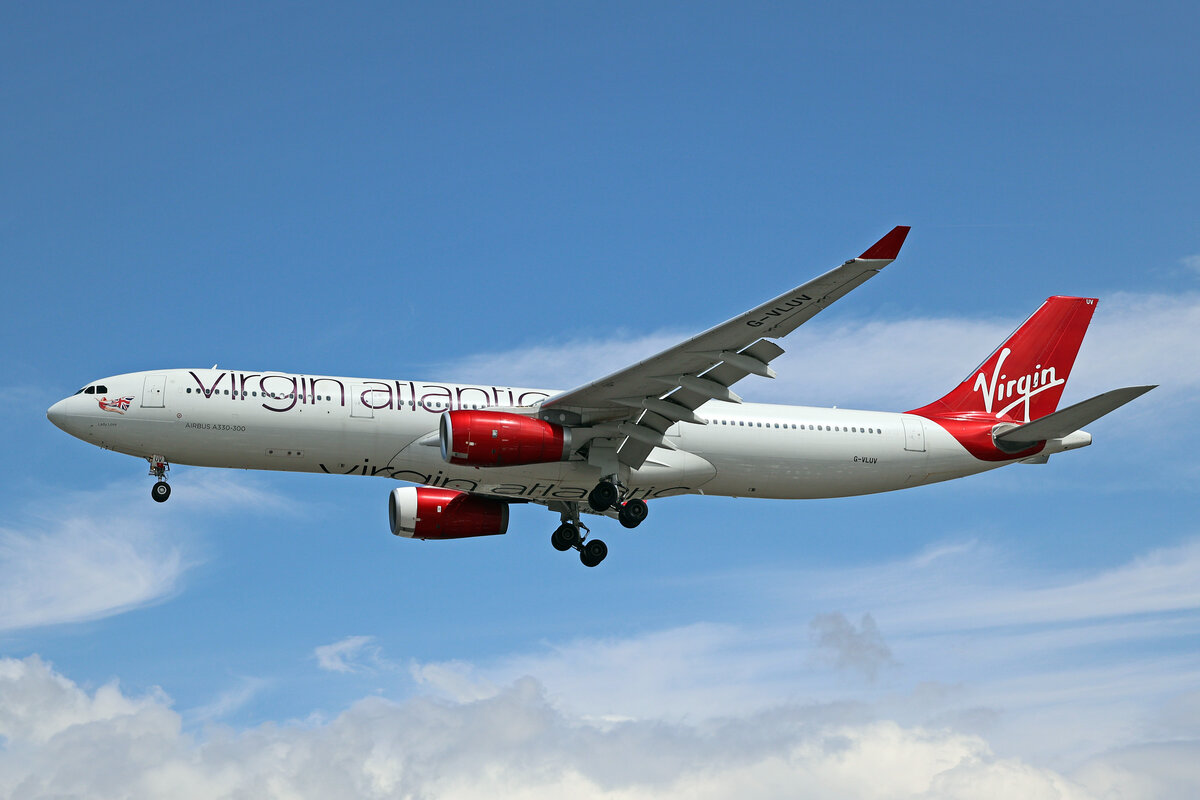 Virgin Atlantic Airways, G-VLUV, Airbus A330-343, msn: 1206,  Lady Love , 05.Juli 2023, LHR London Heathrow, United Kingdom.