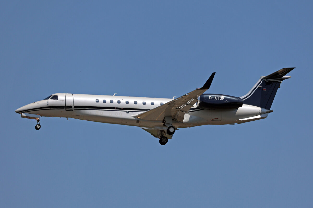 VistaJet Germany, D-ATOP, Embraer Legacy 650, msn: 14501233, 11.Juli 2025, MXP Milano Malpensa, Italy.