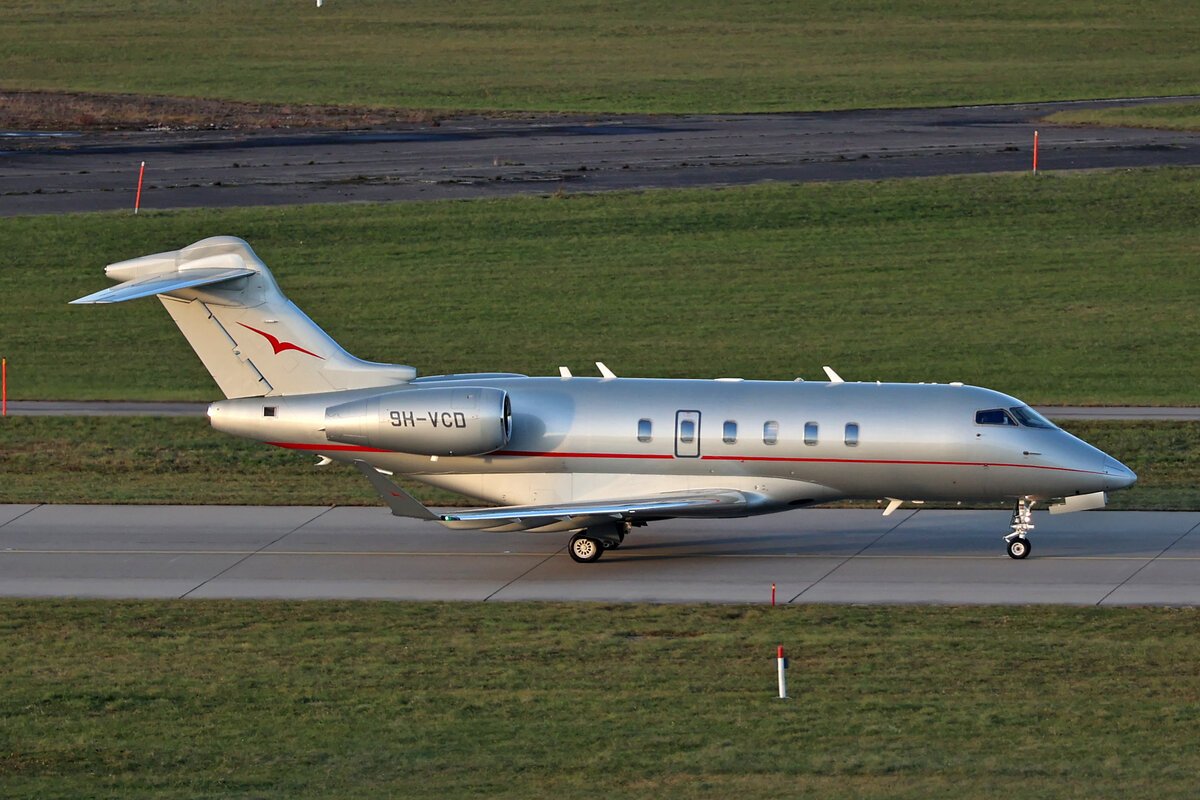 VistaJet Malta, 9H-VCD, Bombardier Challenger 350, msn: 20538, 29.November 2025, ZRH Zürich, Switzerland.