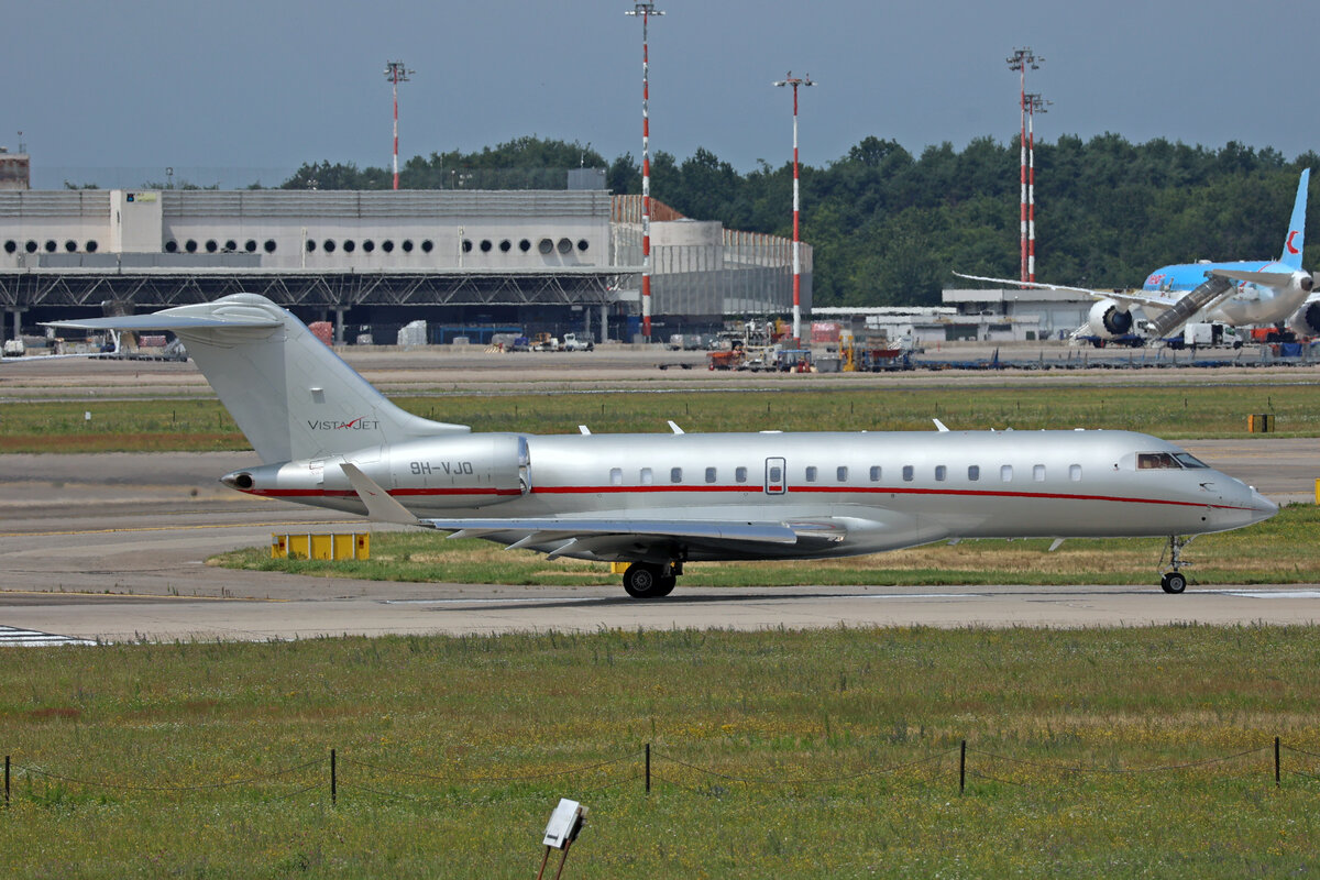 VistaJet Malta, 9H-VJO, Bombardier Global 6000, msn: 9669, 12.Juli 2023, MXP Milano Malpensa, Italy.