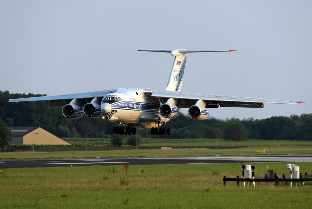 Volga Dnepr IL-76 RA-76511 im Anflug auf 03 in MST / EHBK / Maastricht am 08.06.2014