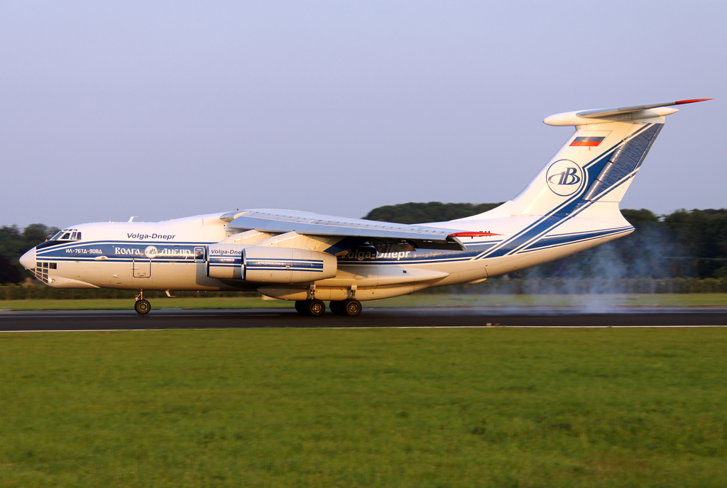 Volga Dnepr IL-76 RA-76511 beim Touchdown auf 03 in MST / EHBK / Maastricht am 08.06.2014