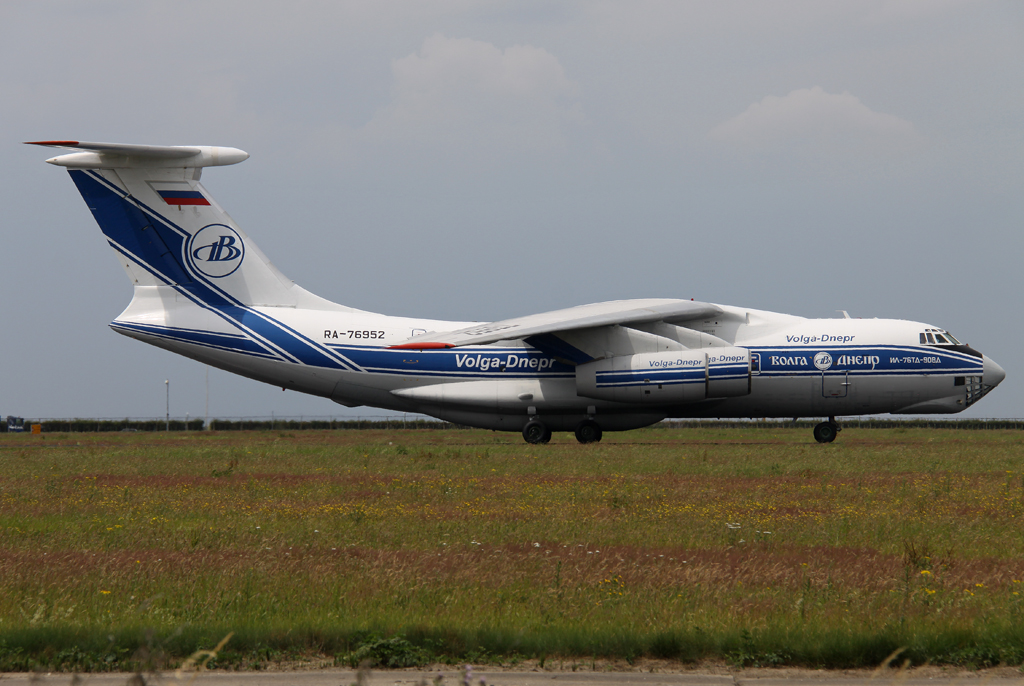 Volga Dnepr RA-76952 beim Backtrack auf 21 in MST / EHBK / Maastricht am 27.06.2014