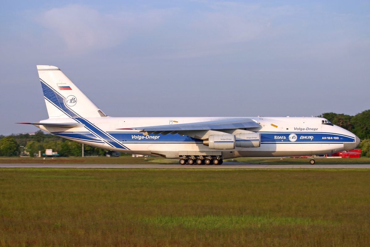 Volga-Dnepr, RA-82079, Antonov An-124-100, msn: 9773052062157, 19.Mai 2005, FRA Frankfurt, Germany.