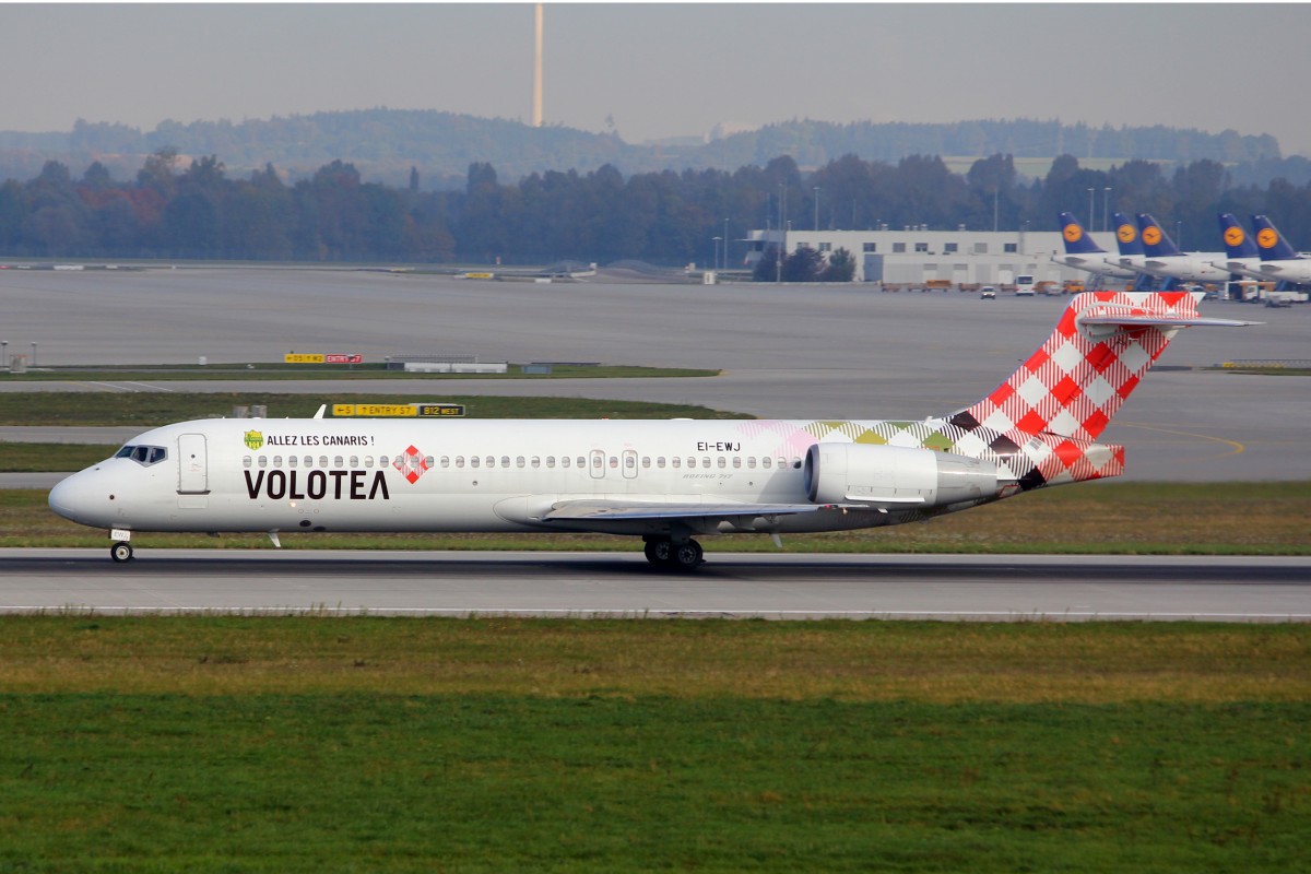 Volotea Airlines, EI-EWJ,  Boeing 717-2BL, 10.Oktober 2014, MUC München, Deutschland. Mit  Allez les Canaris  Sticker.
