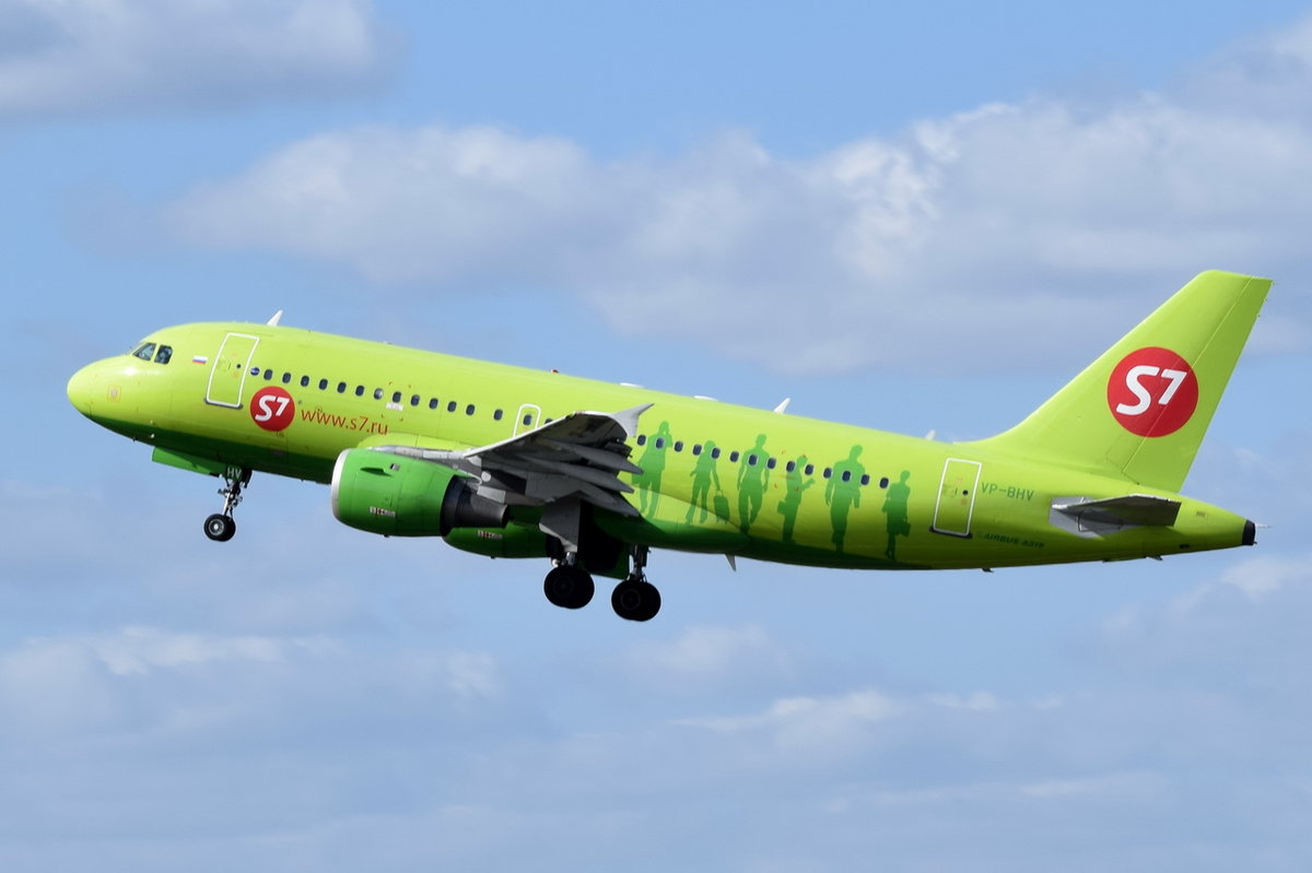 VP-BHV S7 - Siberia Airlines Airbus A319-114   in Tegel gestartet am 20.04.2016