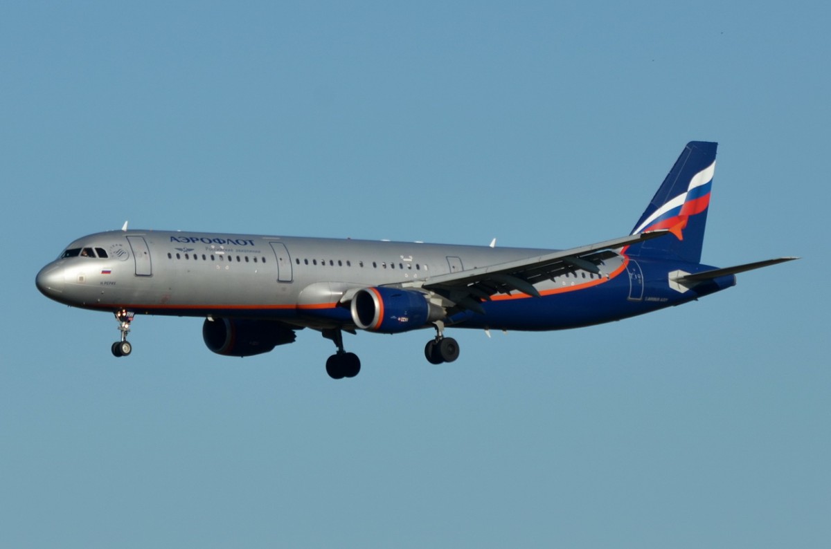 VP-BRW Aeroflot - Russian Airlines Airbus A321-211  am 07.12.2015 in München beim Landeanflug