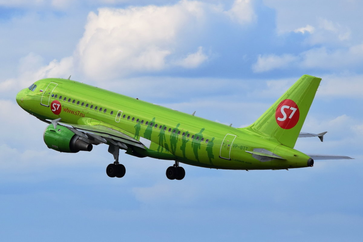 VP-BTT S7 - Siberia Airlines Airbus A319-114   , TXL , 20.09.2017