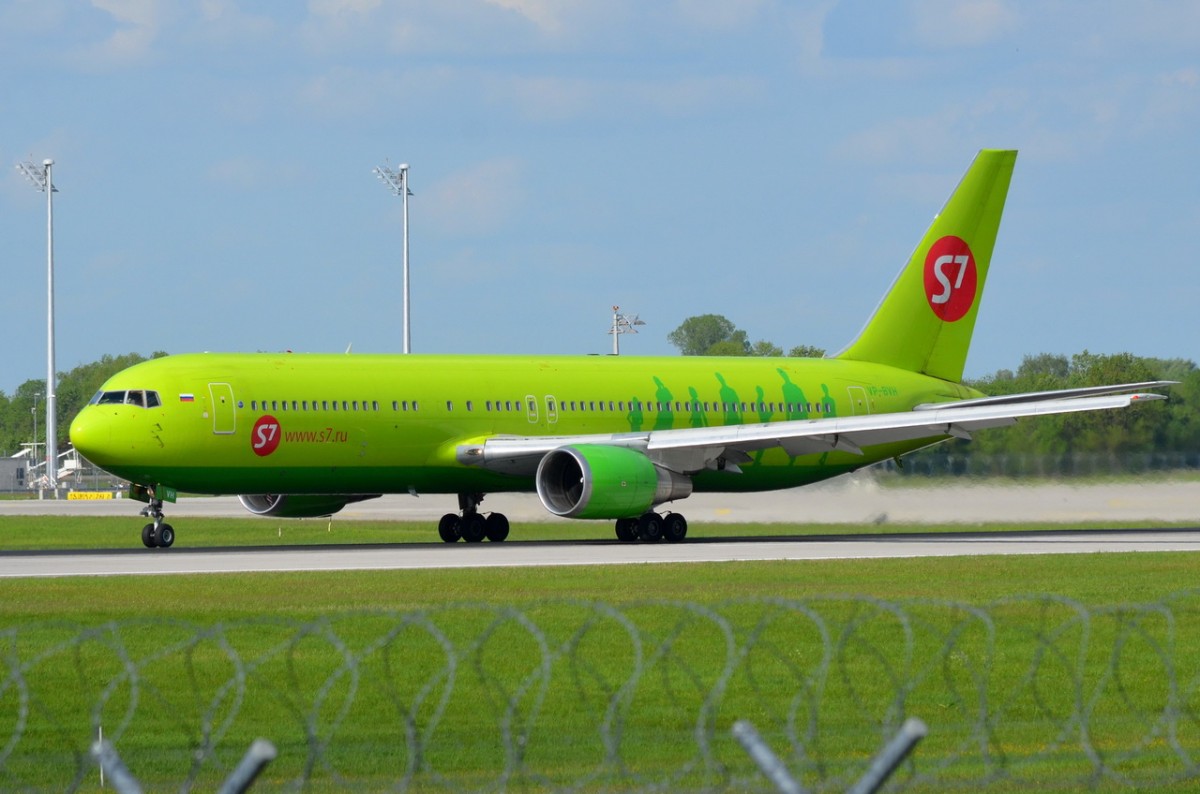 VP-BVH S7 - Siberia Airlines Boeing 767-33A(ER)  beim Start in München  10.05.2015