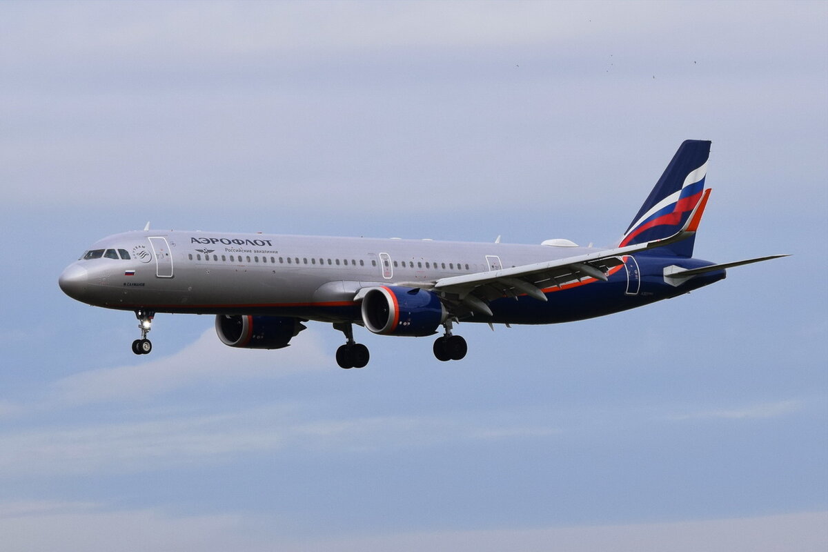 VP-BXT , Aeroflot - Russian Airlines , Airbus A321-251NX  F. Salomanow  , Berlin-Brandenburg  Willy Brandt  , BER , 17.10.2021