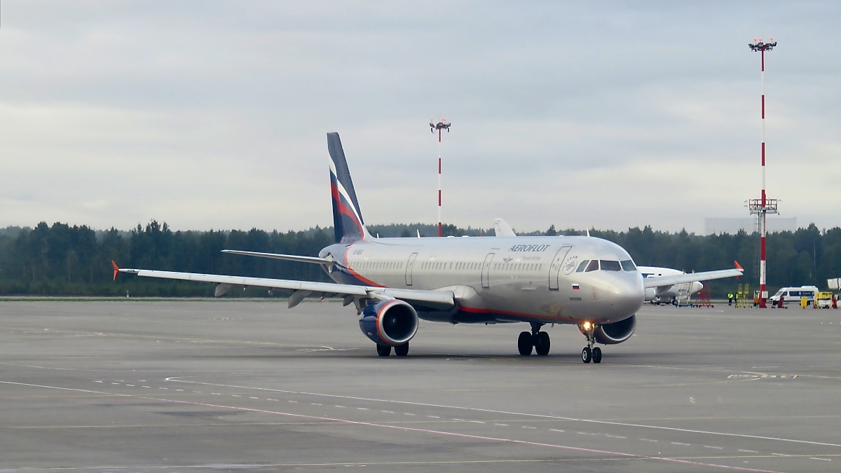 VQ-BEA - Aeroflot - Russian Airlines - Airbus A321-211 in Pulkovo (LED), 20.9.17