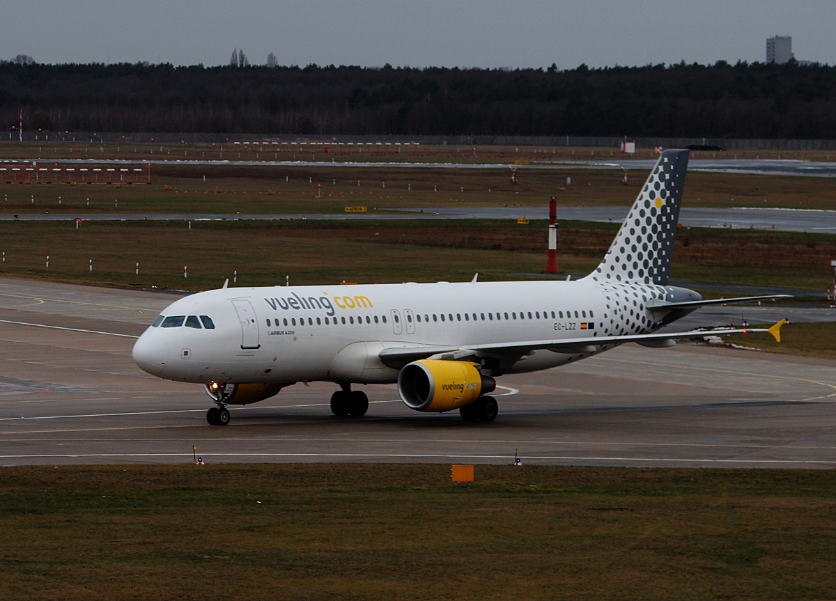 Vueling A 320-214 EC-LZZ bei der Ankunft in Berlin-Tegel am 09.02.2015