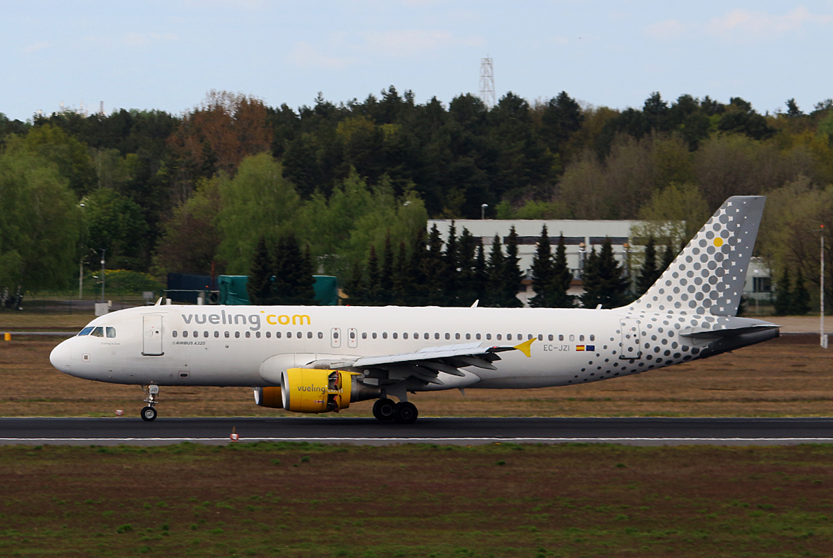 Vueling, Airbus A 320-214, EC-JZI, TXL, 04.05.2016