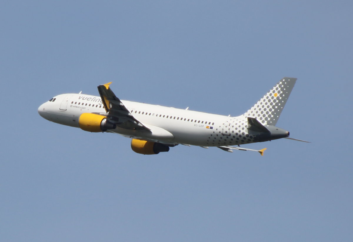Vueling, Airbus A 320-224, EC-LOP, BER, 11.06.2026