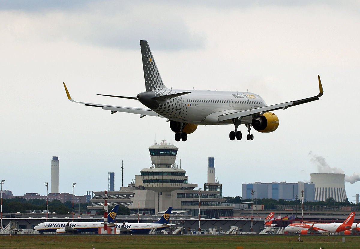 Vueling, Airbus A 320-271N, EC-NDC, TXL, 17.07.2020