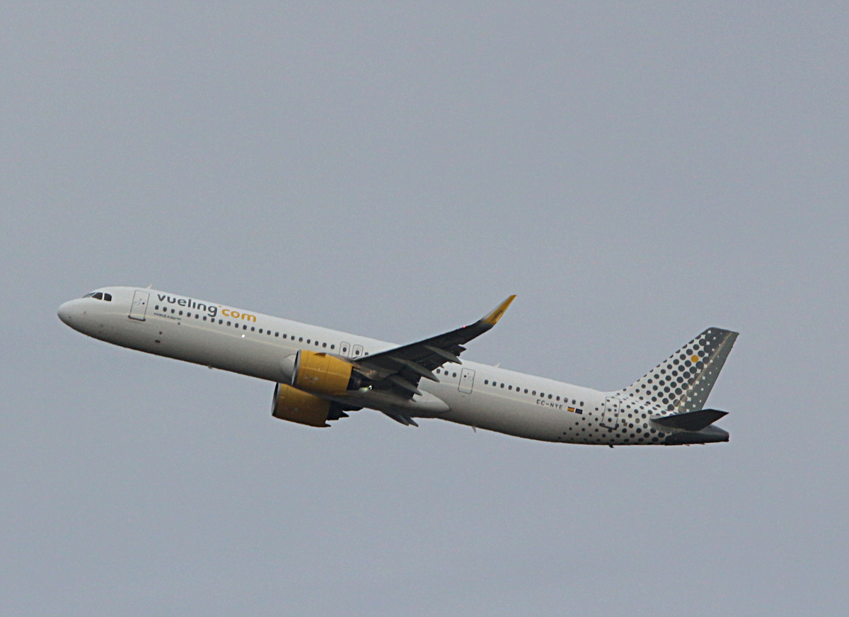 Vueling, Airbus A 321-271NX, EC-NYE, BER, 19.12.2025