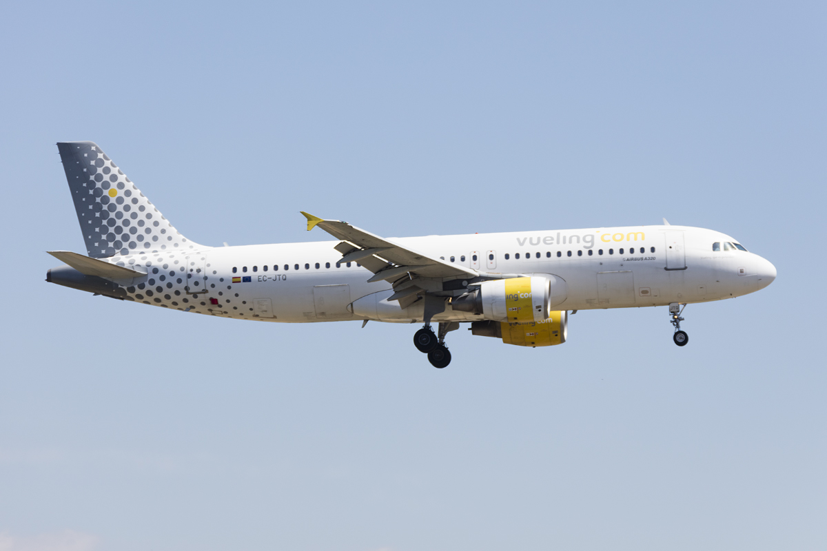 Vueling Airlines, EC-JTQ, Airbus, A320-214, 30.04.2017, FCO, Roma, Italy



