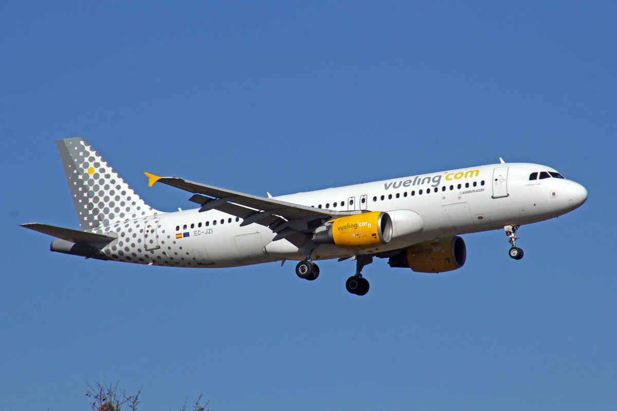 Vueling Airlines, EC-JZI, Airbus A320-214, msn: 2988,  Vueling in Love , 27.Februar 2022, ZRH Zürich, Switzerland.