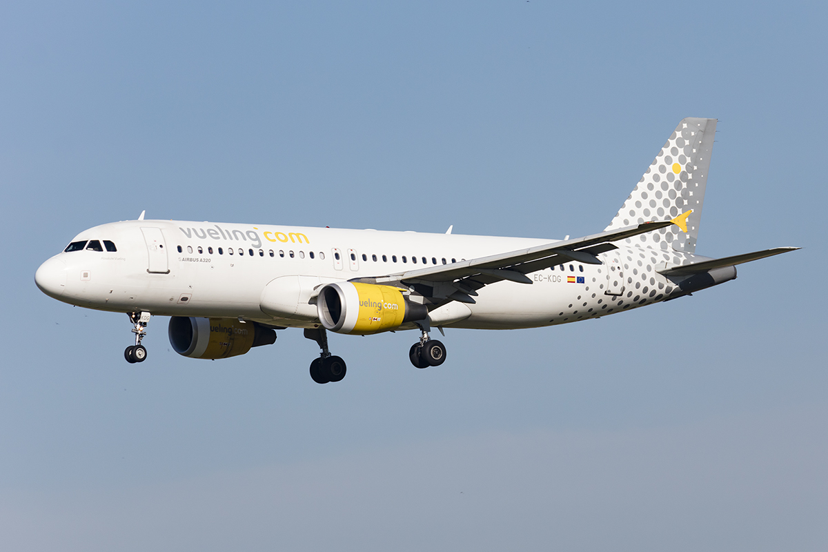 Vueling Airlines, EC-KDG, Airbus, A320-214, 01.05.2017, FCO, Roma, Italy



