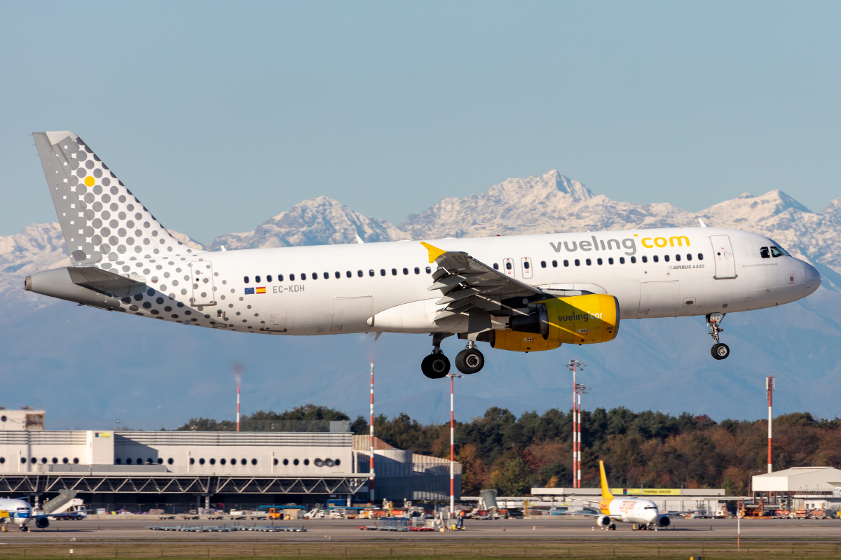 Vueling Airlines, EC-KDH, Airbus, A320-214, 06.11.2021, MXP, Mailand, Italy