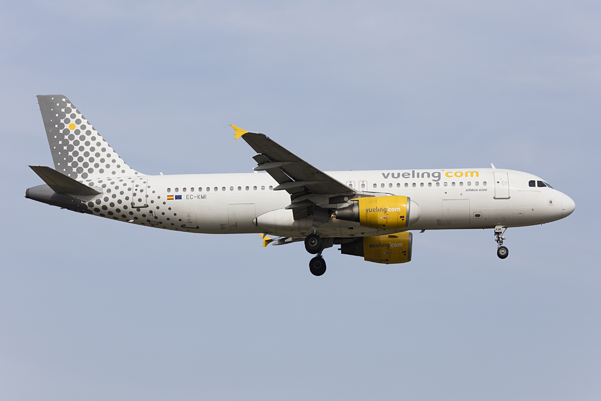 Vueling Airlines, EC-KMI, Airbus, A320-216, 26.10.2016, AGP, Malaga, Spain 



