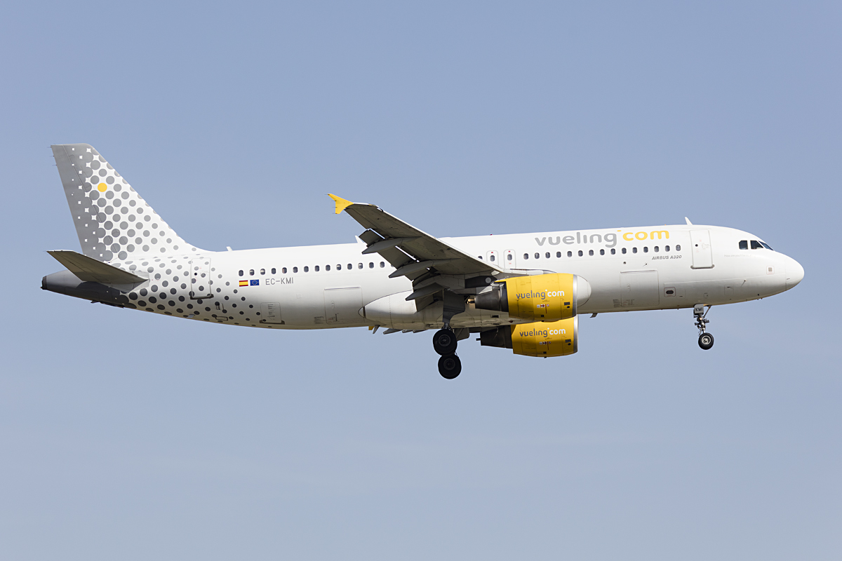 Vueling Airlines, EC-KMI, Airbus, A320-216, 28.10.2016, AGP, Malaga, Spain 



