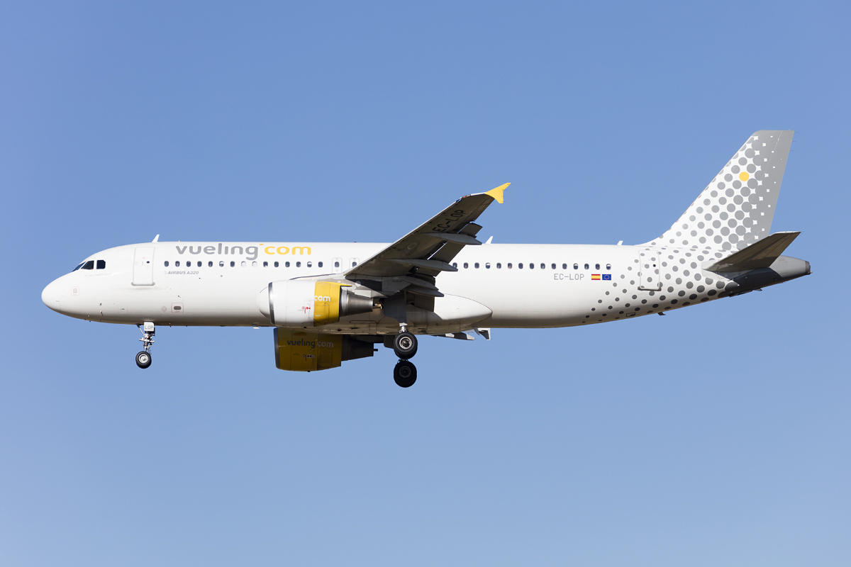 Vueling Airlines, EC-LOP, Airbus, A320-214, 29.04.2017, FCO, Roma, Italy 



