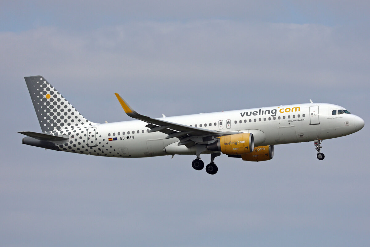 Vueling Airlines, EC-MAN, Airbus A320-214, msn: 6079,  Vueling fa volire Roma , 18.Mai 2023, AMS Amsterdam, Netherlands.