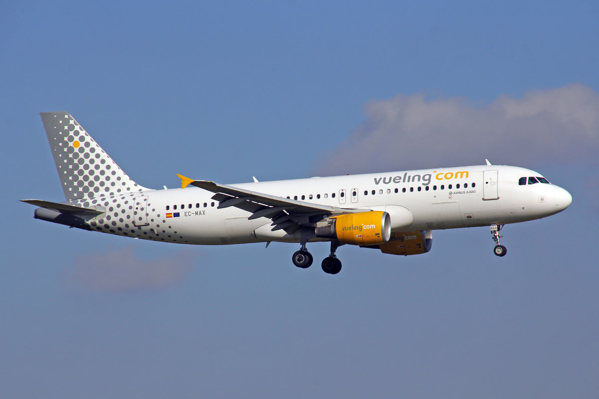 Vueling Airlines, EC-MAX, Airbus A320-214, msn: 4478, 03.November 2017, ZRH Zürich, Switzerland.