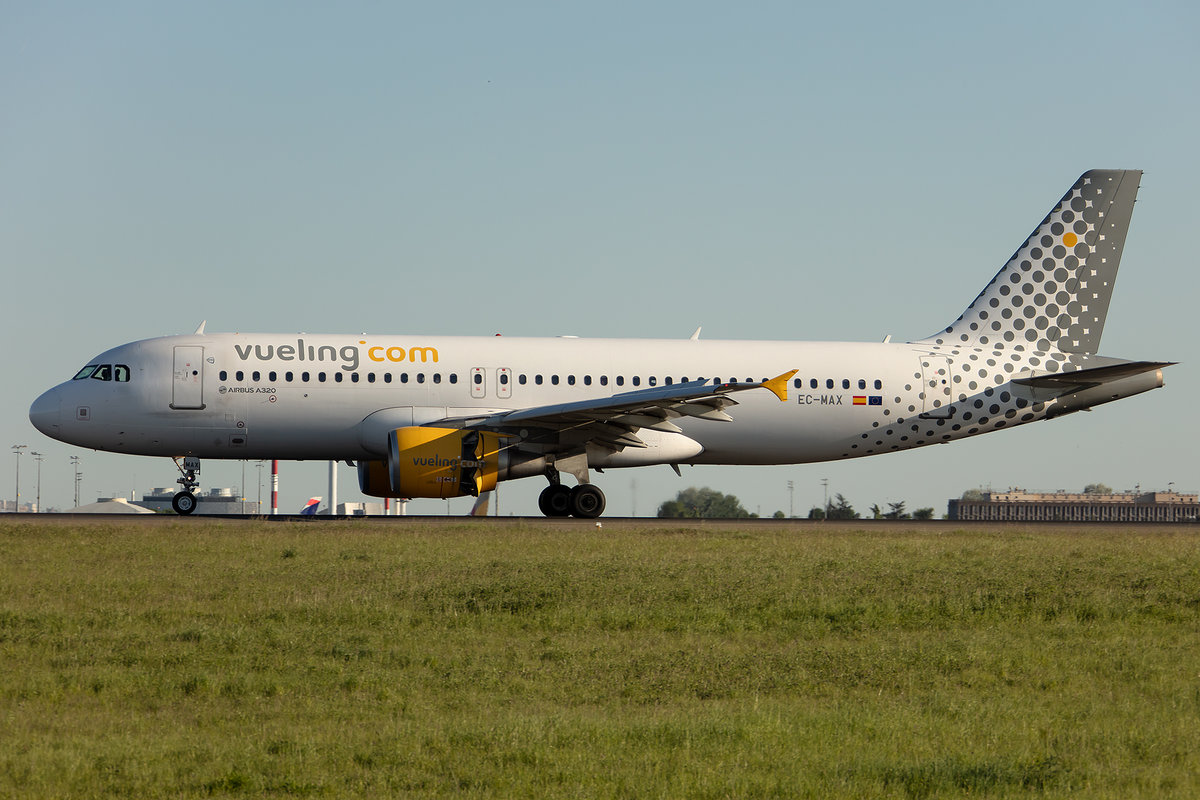 Vueling Airlines, EC-MAX, Airbus, A320-214, 13.05.2019, CDG, Paris, France



