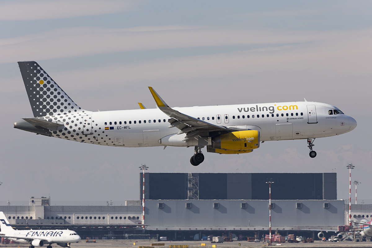 Vueling Airlines, EC-MFL, Airbus, A320-232, 26.02.2017, MXP, Mailand, Italy 




