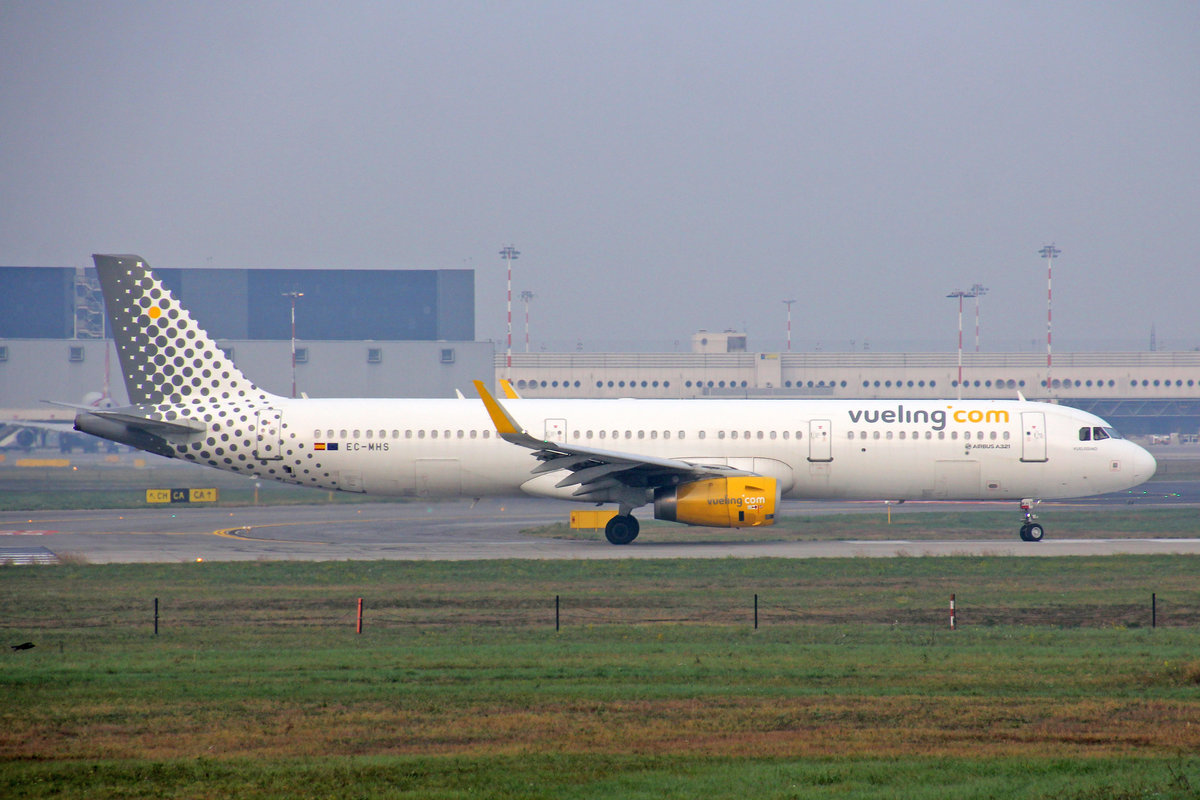 Vueling Airlines, EC-MHS, Airbus A321-231,  Vuelissimo ,  16.Oktober 2018, MXP Milano-Malpensa, Italy.