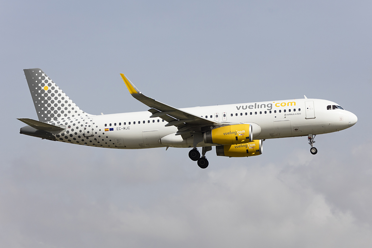 Vueling Airlines, EC-MJC, Airbus, A320-232, 27.10.2016, AGP, Malaga, Spain




