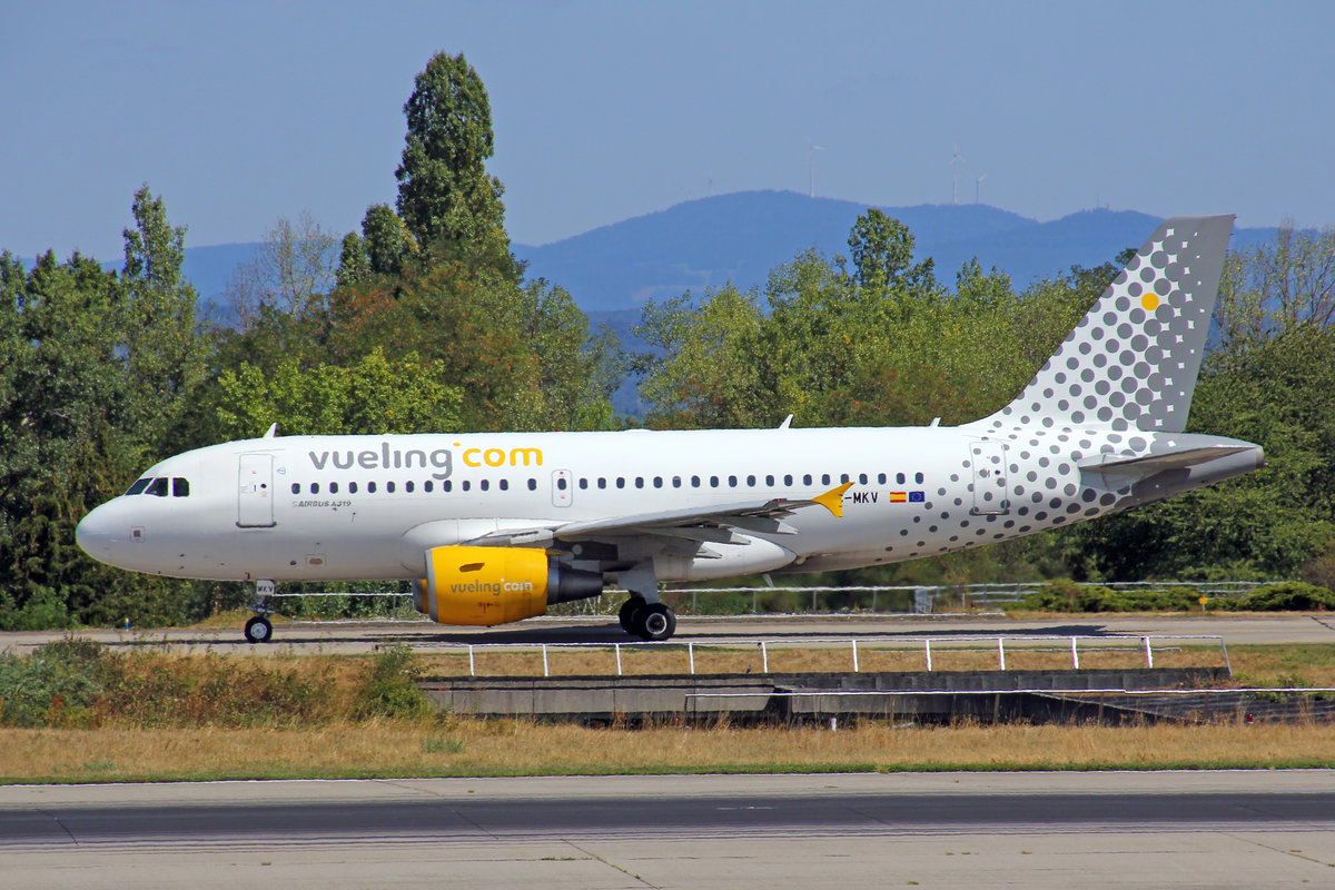 Vueling Airlines, EC-MKV, Airbus A319-111, msn: 3102, 16.August 2018, BSL Basel-Mülhausen, Switzerland.