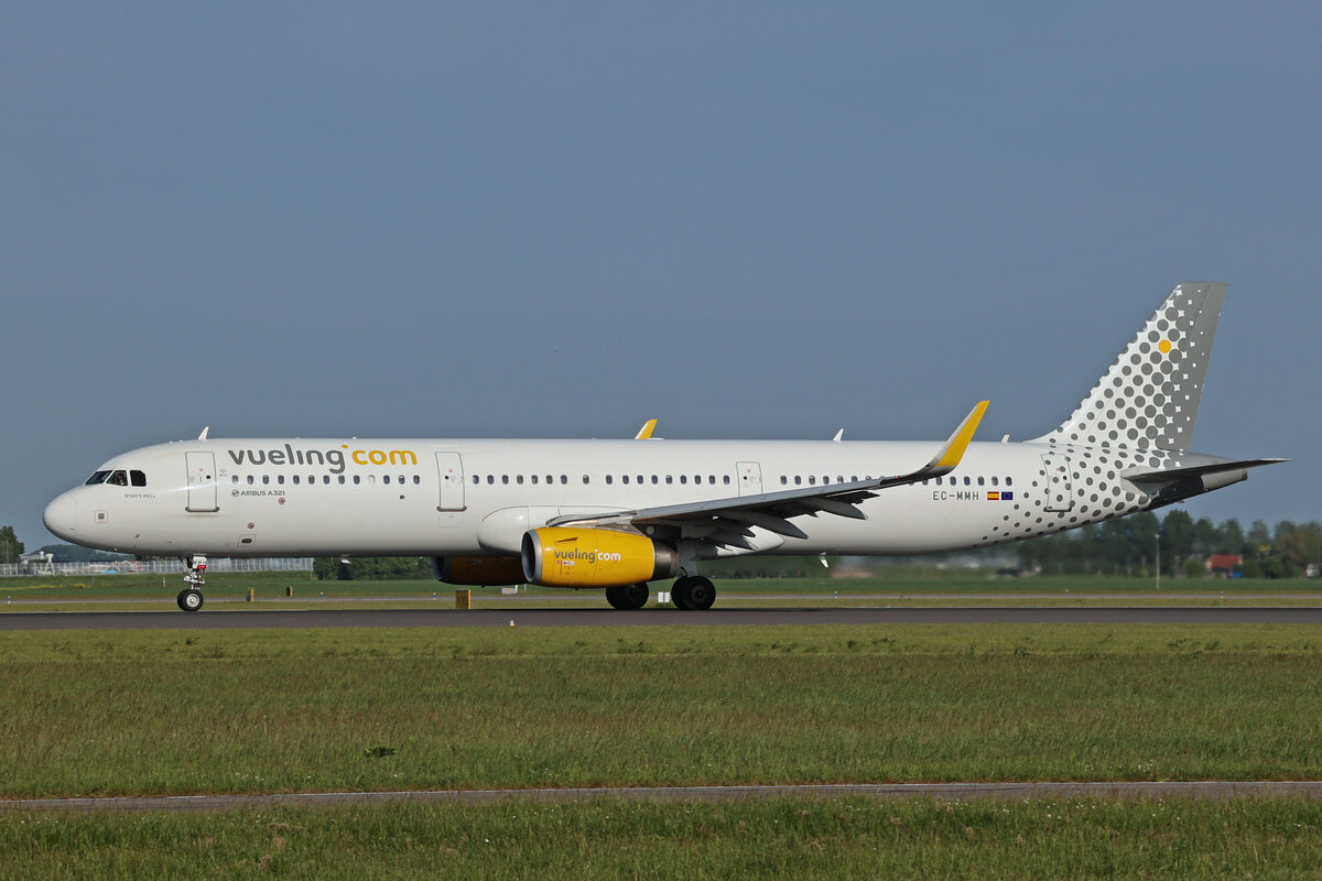 Vueling Airlines, EC-MMH, Airbus A321-231, msn: 7152, 18.Mai 2023, AMS Amsterdam, Netherlands.