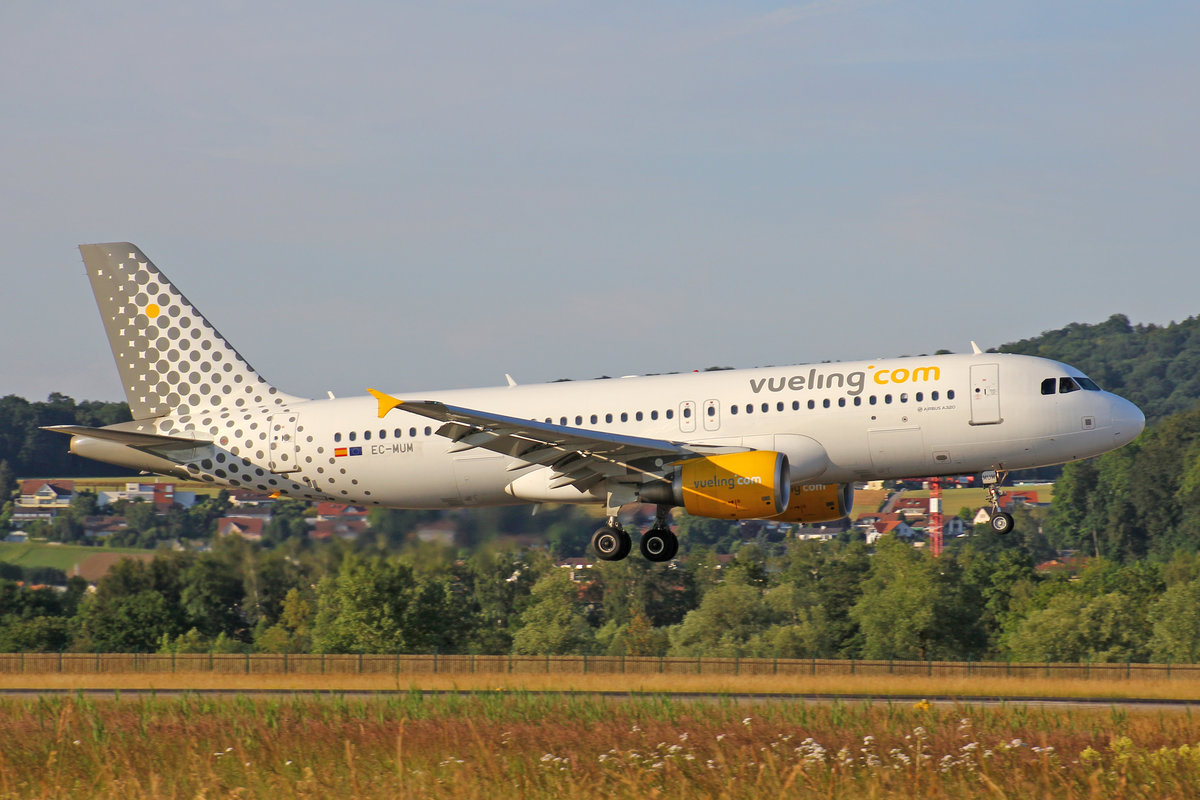 Vueling Airlines, EC-MUM, Airbus, A320-214, msn: 4101, 15.Juni 2018, ZRH Zürich, Switzerland.