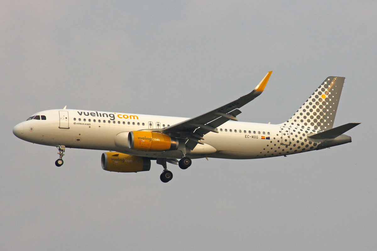 Vueling Airlines, EC-MXG, Airbus, A320-232, msn: 8192, 15.Oktober 2018, MXP Milano-Malpensa, Italy.