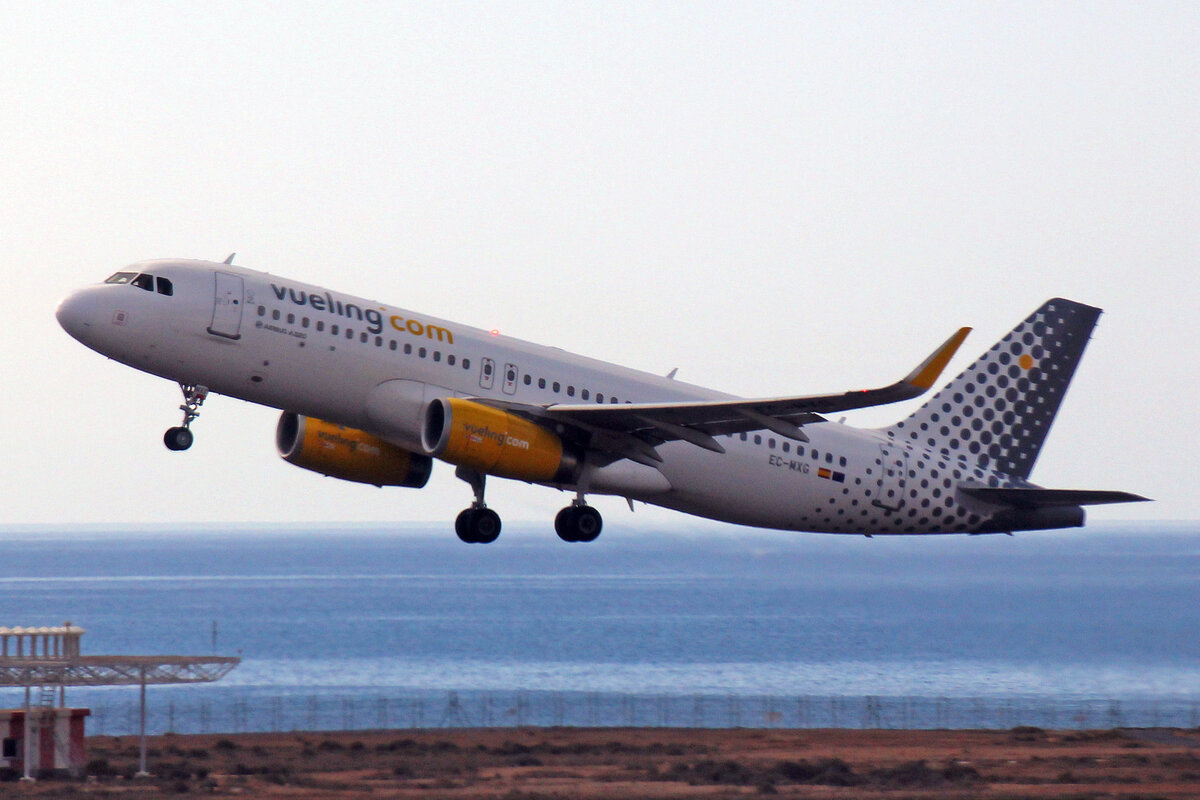 Vueling Airlines, EC-MXG, Airbus, A320-232, msn: 8192, 28.Mai 2022, ACE Lanzarote, Spain.