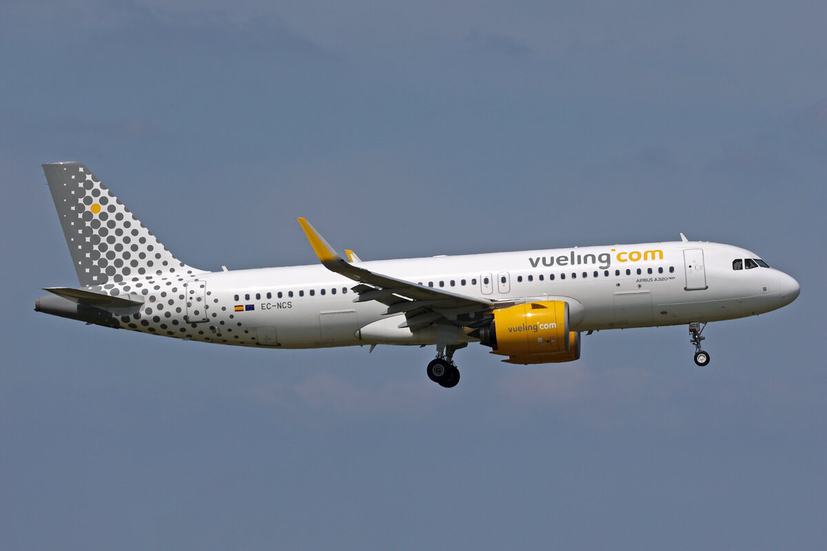 Vueling Airlines, EC-NCS, Airbus A320-271N, msn: 8818, 19.Mai 2023, AMS Amsterdam, Netherlands.