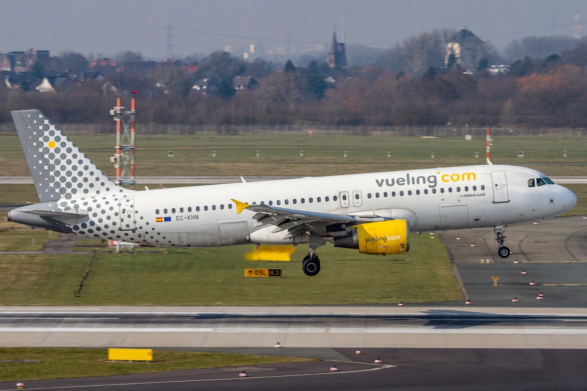 Vueling Airlines (VY-VLG), EC-KHN, Airbus, A 320-216, 10.03.2016, DUS-EDDL, Düsseldorf, Germany 