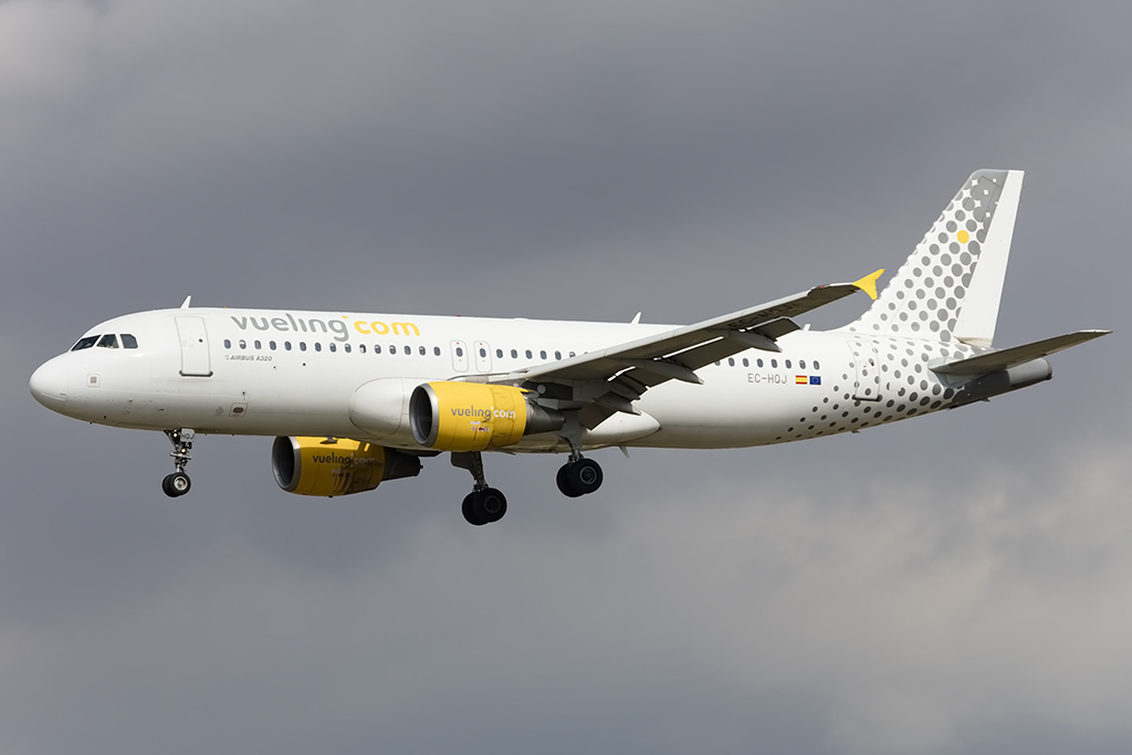 Vueling, EC-HQJ, Airbus, A320-214, 26.09.2015, BCN, Barcelona, Spain 



