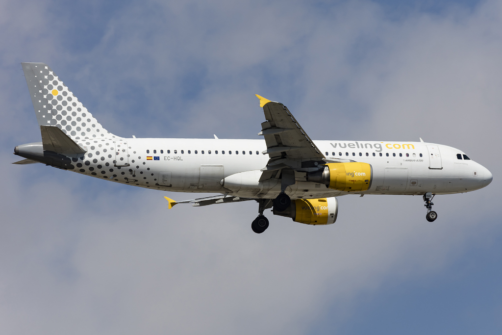 Vueling, EC-HQL, Airbus, A320-214, 20.09.2015, BCN, Barcelona, Spain





