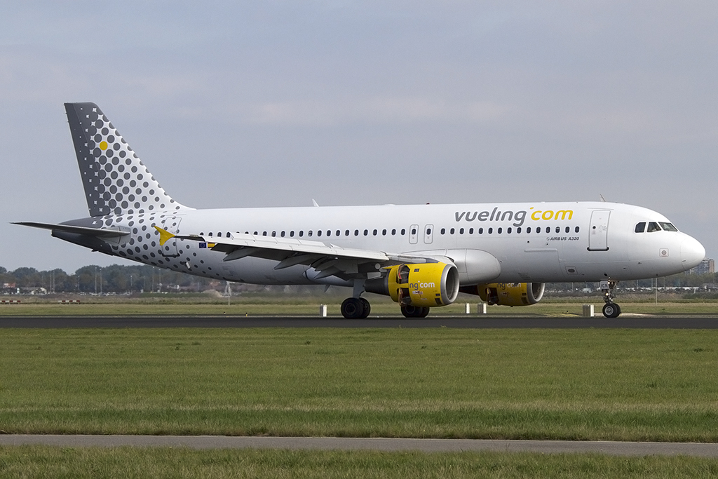 Vueling, EC-ICR, Airbus, A320-211, 06.10.2013, AMS, Amsterdam, Netherlands



