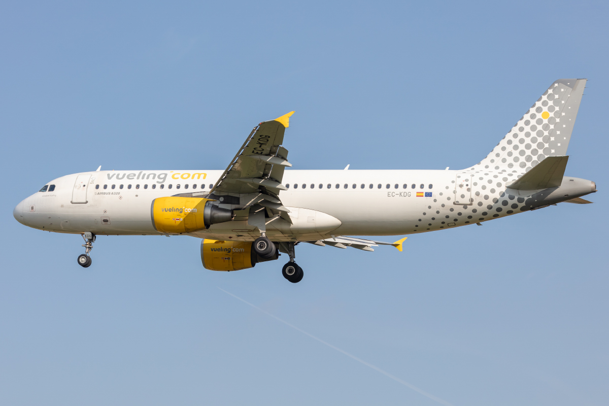 Vueling, EC-KDG, Airbus, A320-214, 20.09.2021, BRU, Brüssel, Belgium