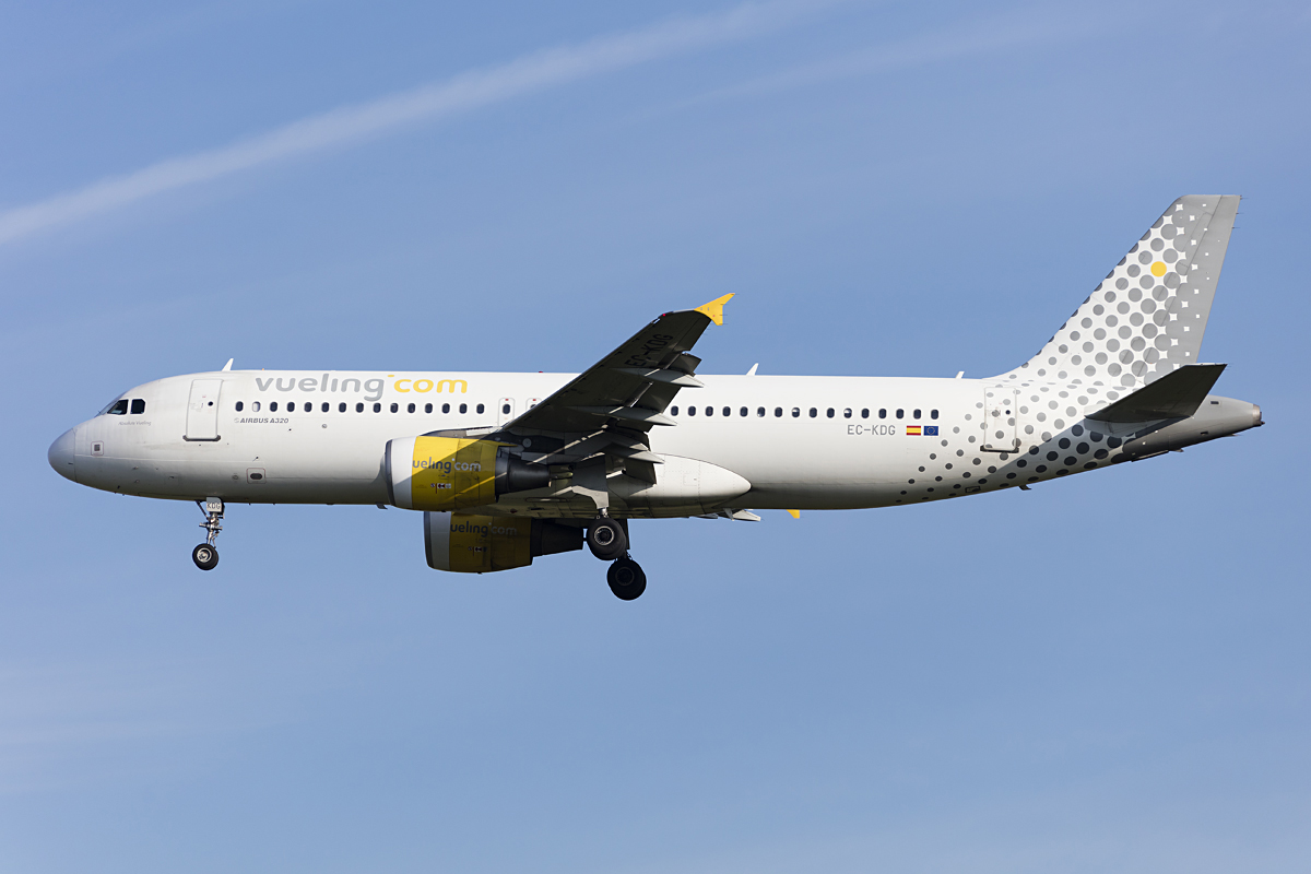 Vueling, EC-KDG, Airbus, A320-214, 29.09.2016, MUC, München, Germany 


