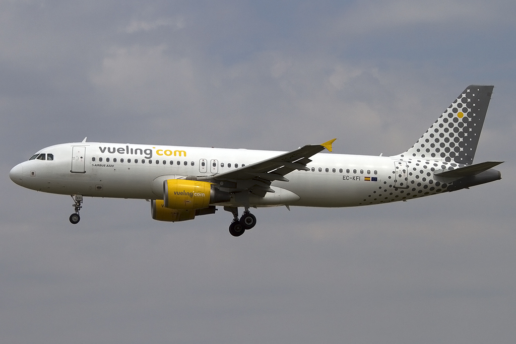 Vueling, EC-KFI, Airbus, A320-216, 02.06.2014, BCN, Barcelona, Spain 


