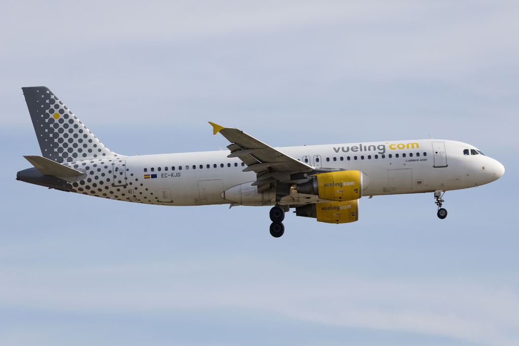 Vueling, EC-KJD, Airbus, A320-216, 26.09.2015, BCN, Barcelona, Spain 





