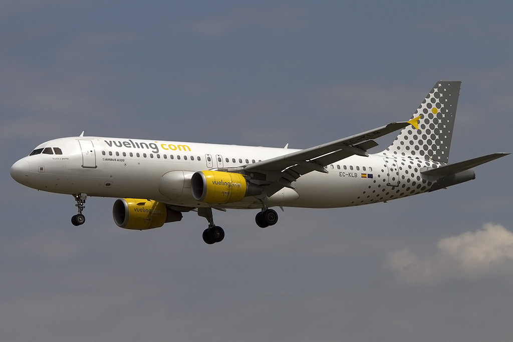 Vueling, EC-KLB, Airbus, A320-214, 02.06.2014, BCN, Barcelona, Spain 



